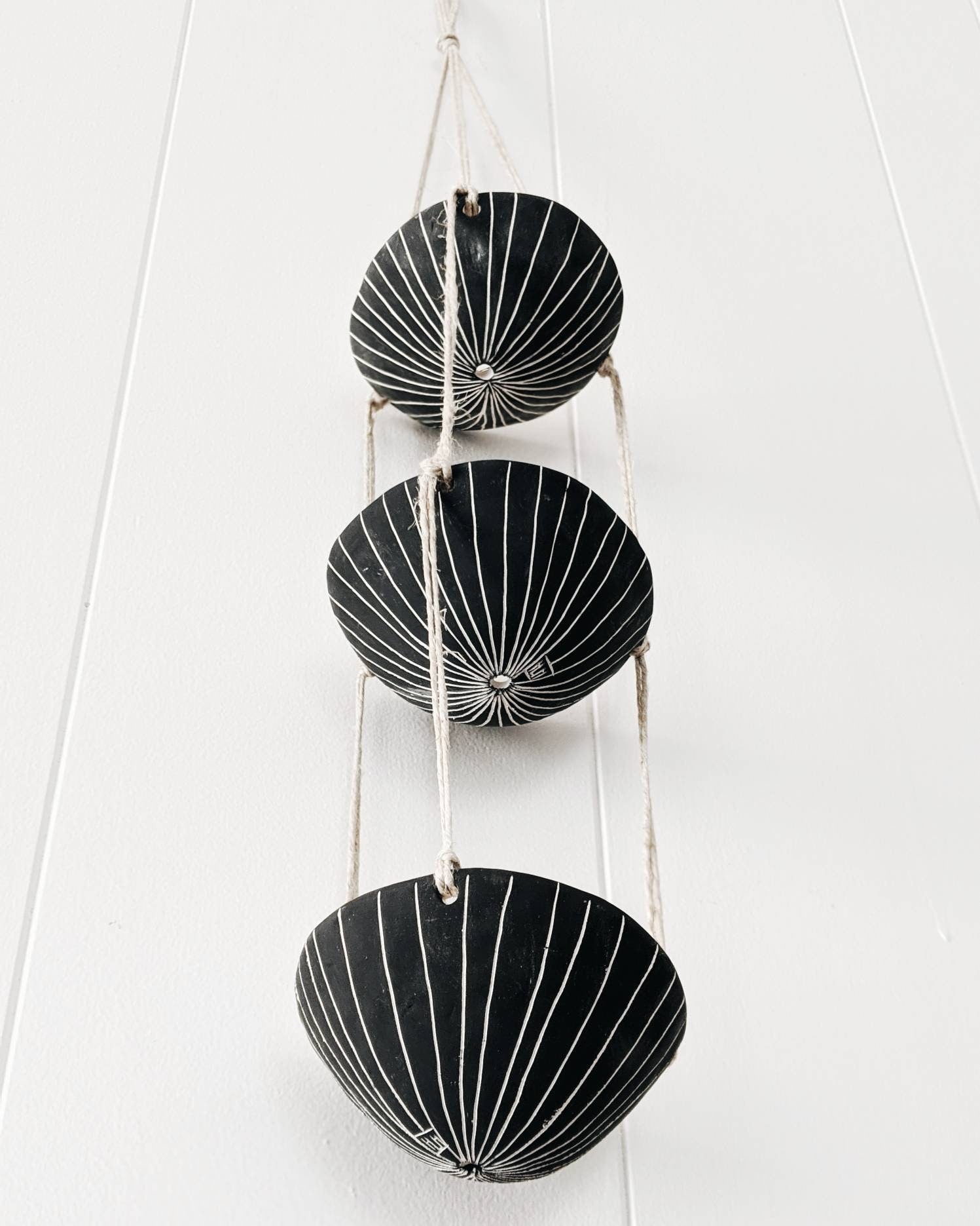 Black & White 3-Tiered Hanging Planter w/ "Vertical" Design