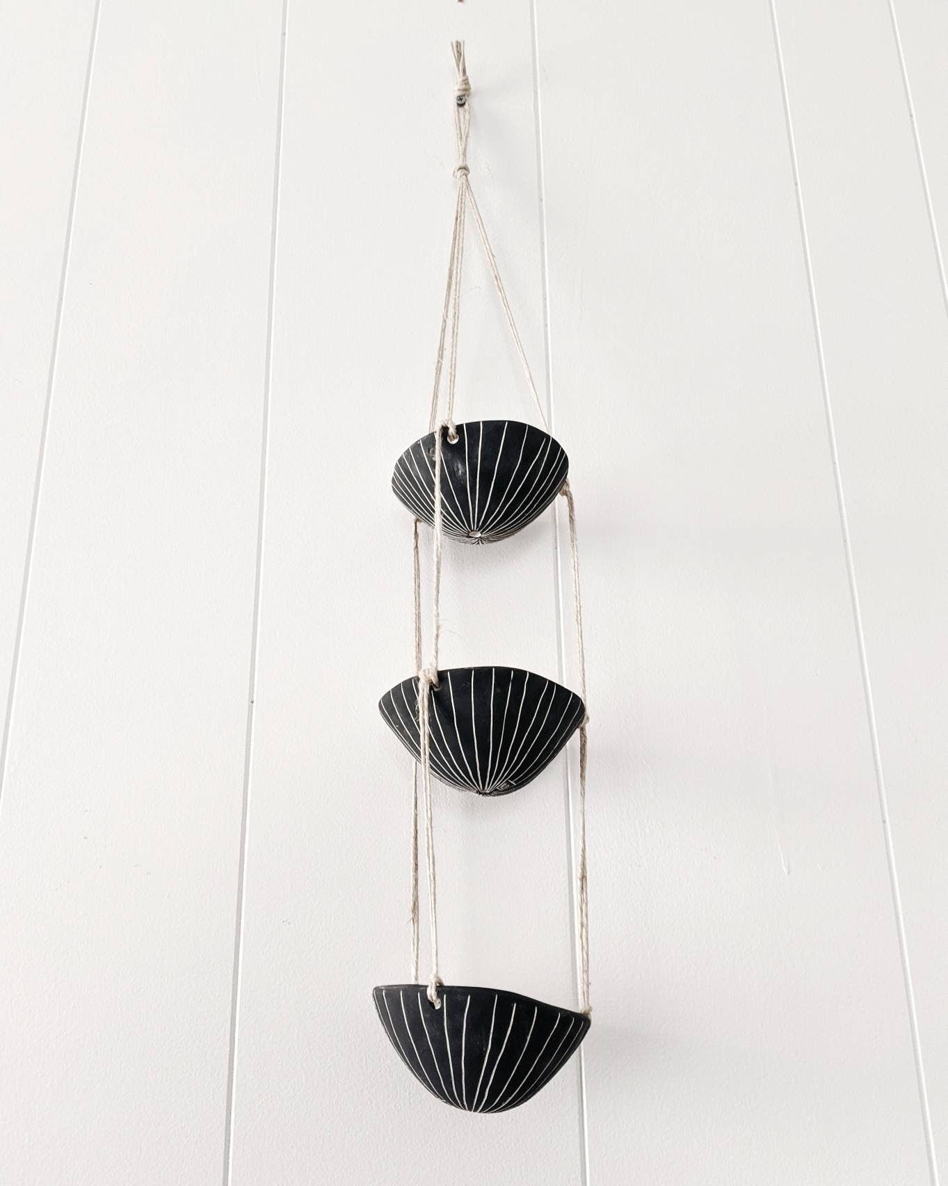 Black & White 3-Tiered Hanging Planter w/ "Vertical" Design